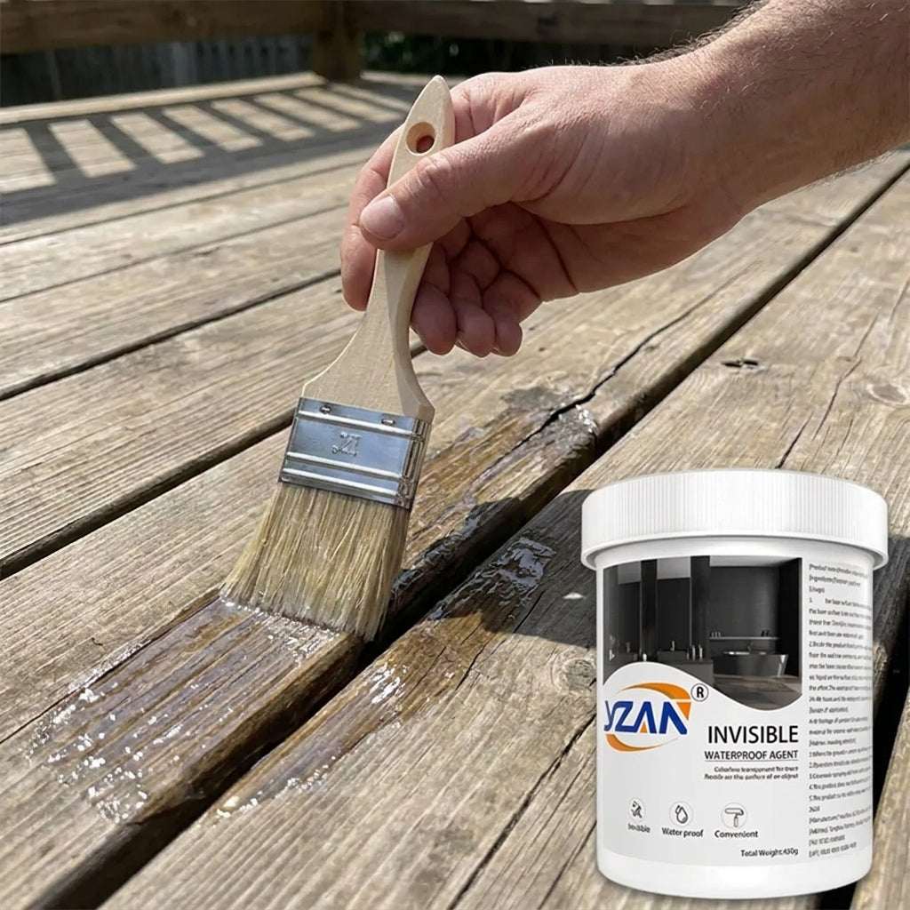 Pot de colle imperméable 450 g appliqué au pinceau sur une terrasse en bois